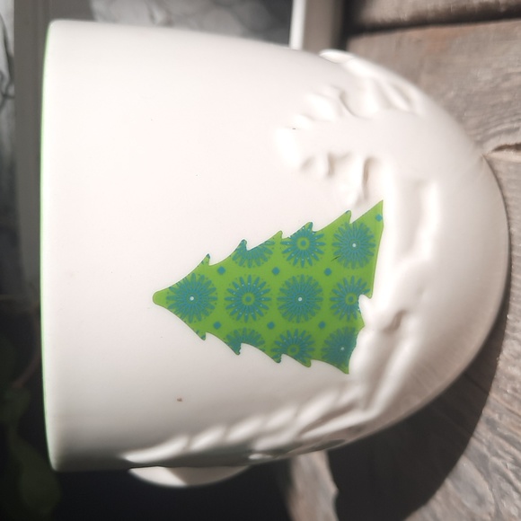 Starbucks 2006 3D Winter Scene + Christmas Tree Holiday Ceramic Mug 16oz. - Picture 4 of 6